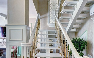 Дизайн лестницы в классическом стиле