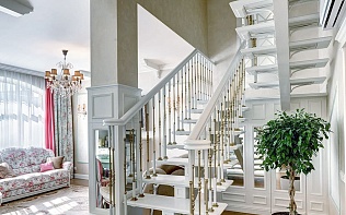 Дизайн интерьера лестничного холла